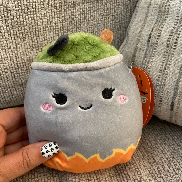 Johanna the Witches Brew Cauldron 4.5” Halloween Squishmallow Plushie NWT - Picture 5 of 5